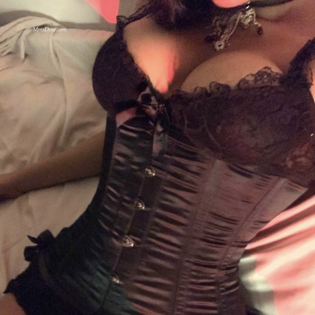 වඩාගෙන ගහන්න හිතෙනව 🥵